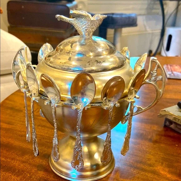 Antique silver-plated sugar bowl with a bird finial and matching spoons. - Picture 1 of 8